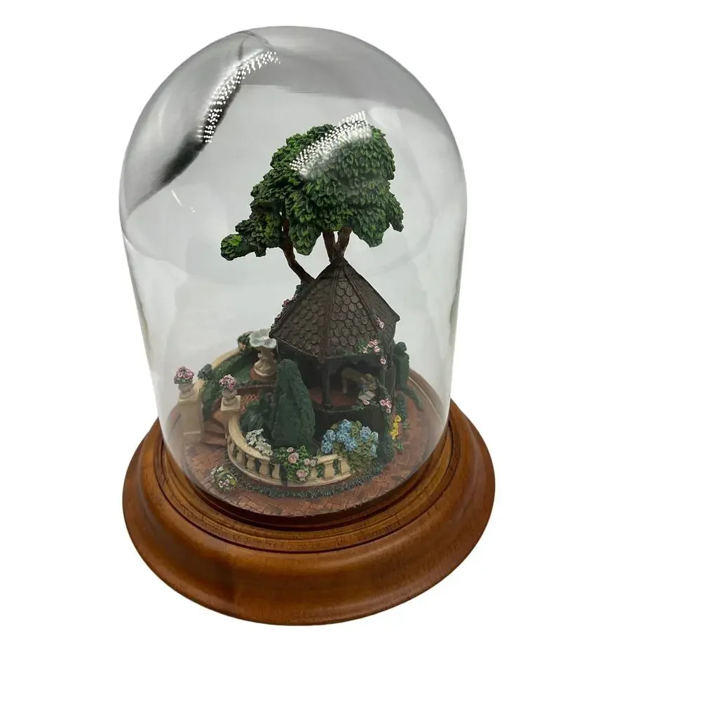 Vintage 1988 Franklin Mint Princess Victoria's Dream Garden by Barry Shiraishi‎